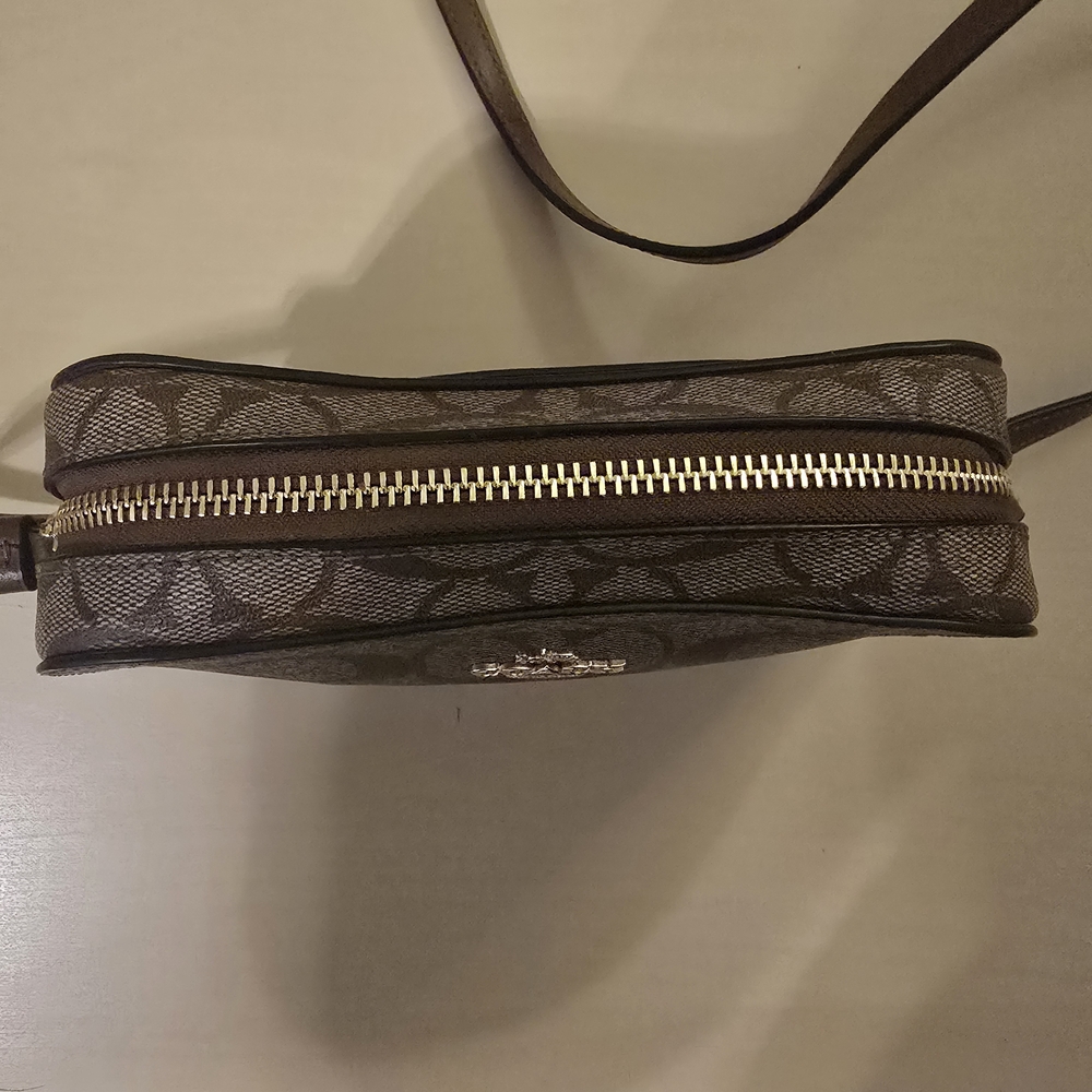 Coach Brown Crossbody Bag with Compact Design - Picture 4 of 5